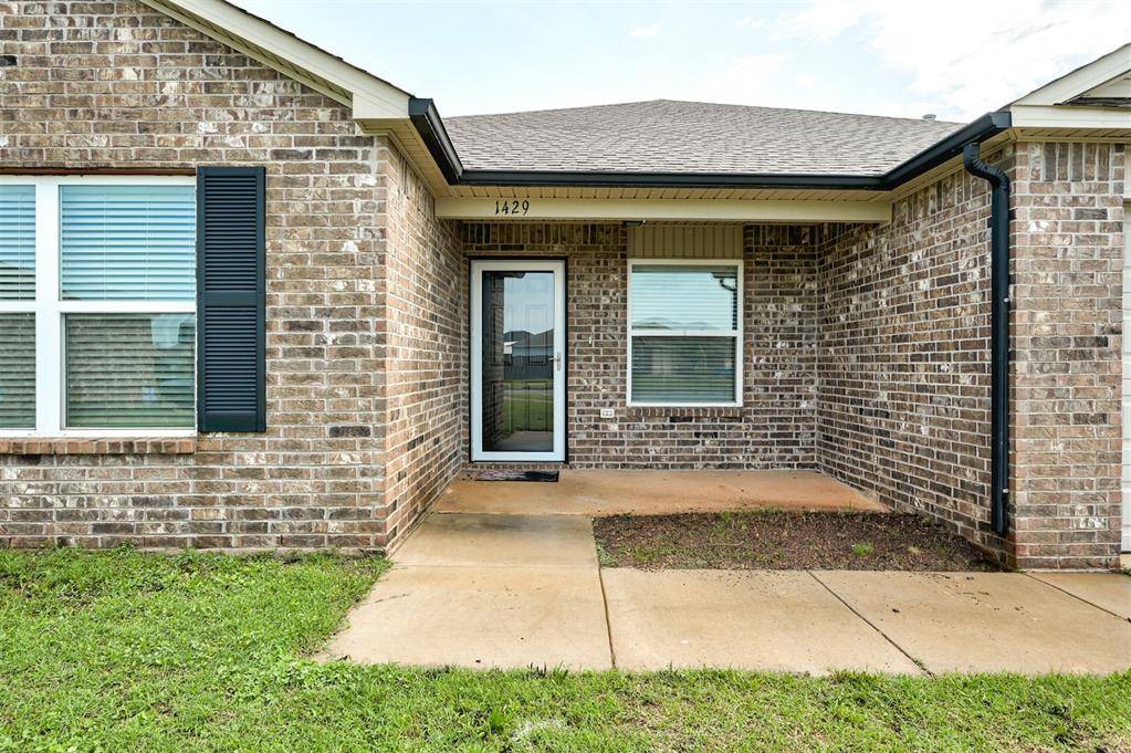1429 Quartz PL, Noble, OK 73068
