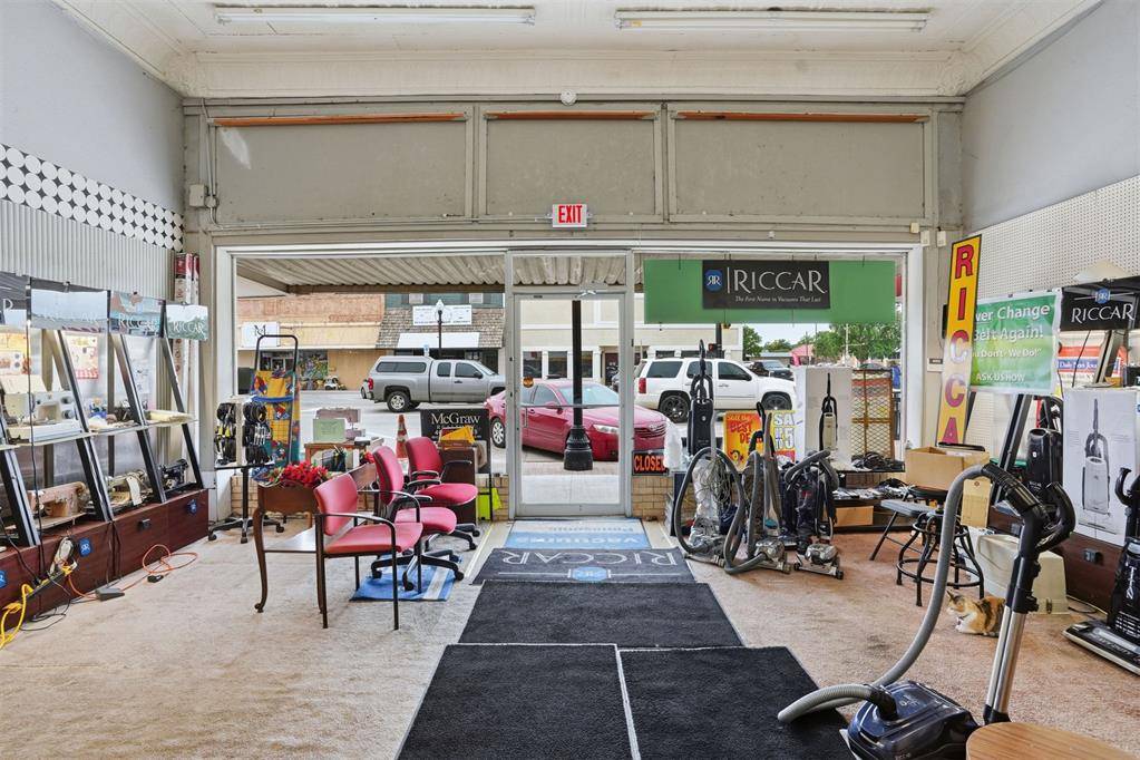 122 N Main ST, Elk City, OK 73644