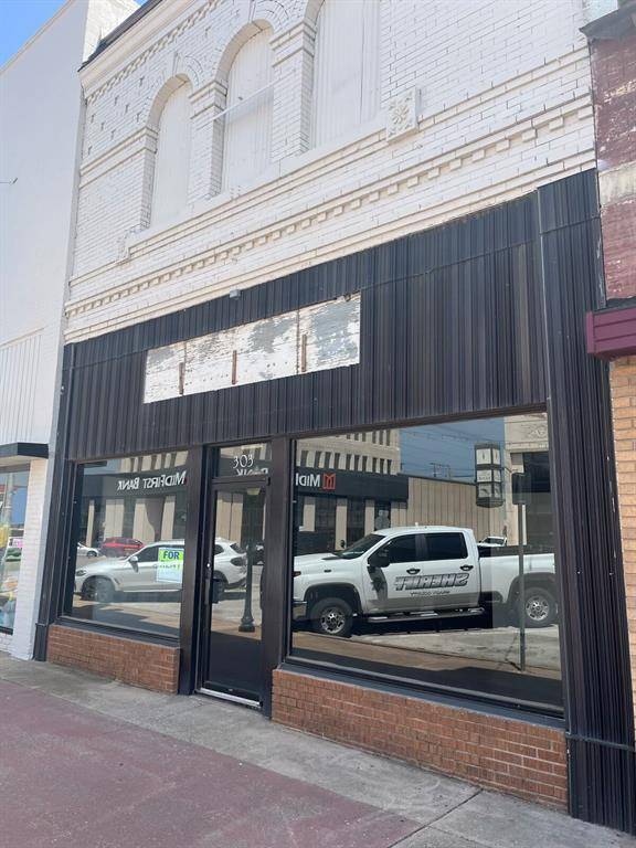 301 W Chickasha AVE #303, Chickasha, OK 73004