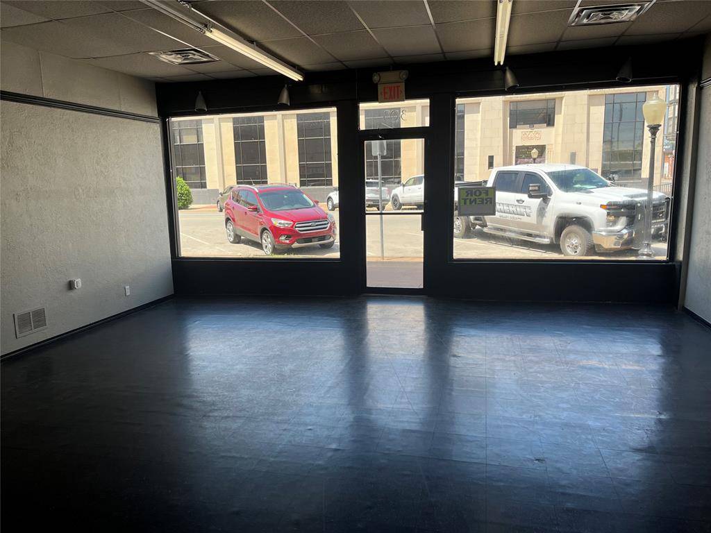 301 W Chickasha AVE #303, Chickasha, OK 73004