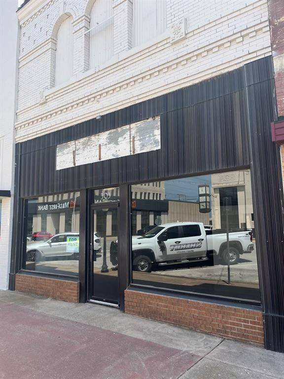 301 W Chickasha AVE #303, Chickasha, OK 73004