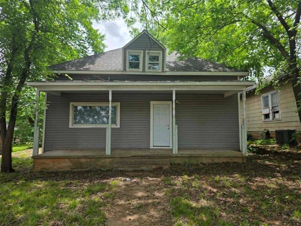 907 W Minnesota AVE, Chickasha, OK 73018