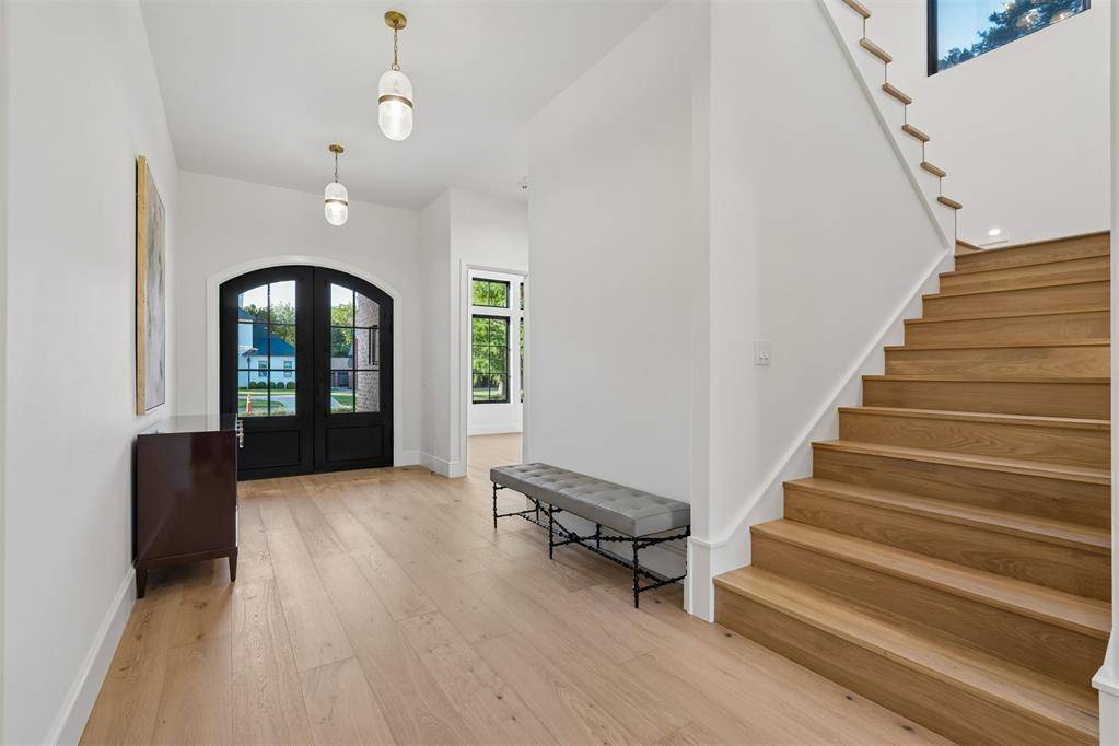 1722 Huntington AVE, Nichols Hills, OK 73116