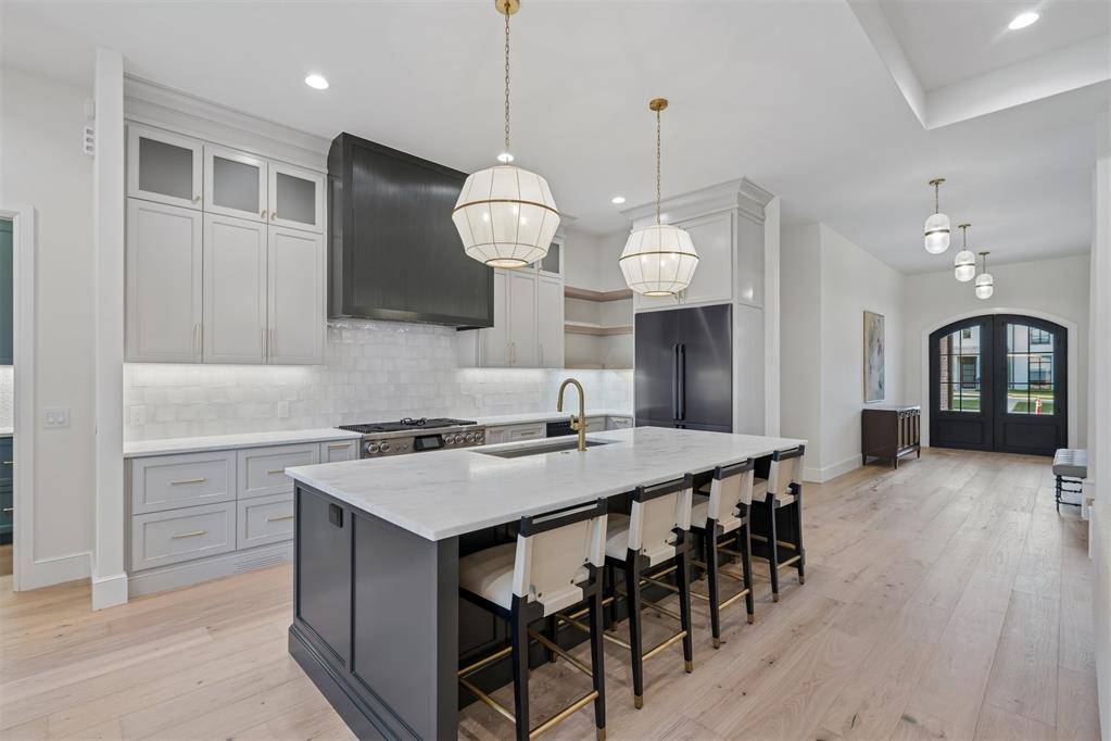 1722 Huntington AVE, Nichols Hills, OK 73116