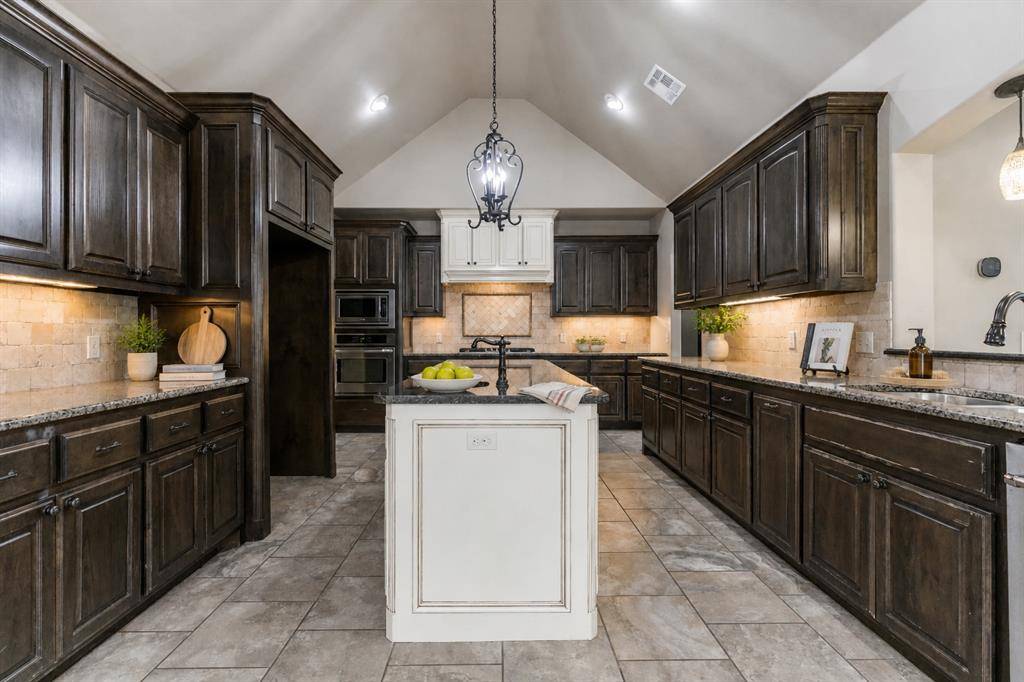 4617 Caveat DR, Edmond, OK 73025