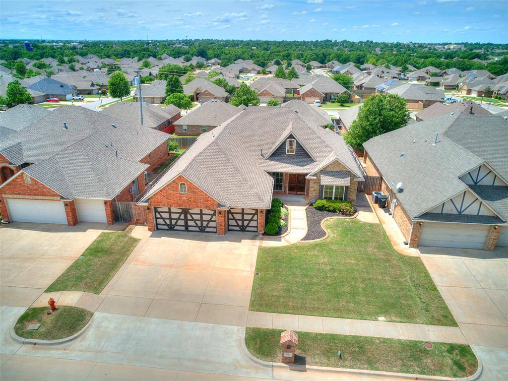 1113 Kelsi DR, Moore, OK 73160