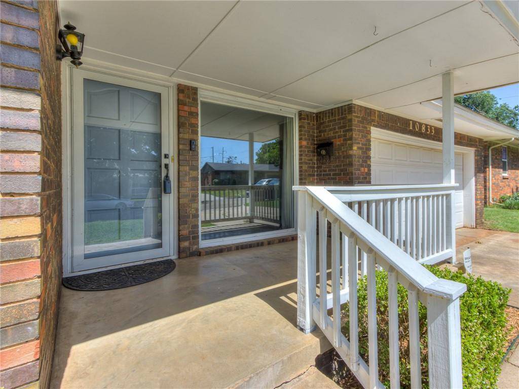 10833 N Utica DR, The Village, OK 73120