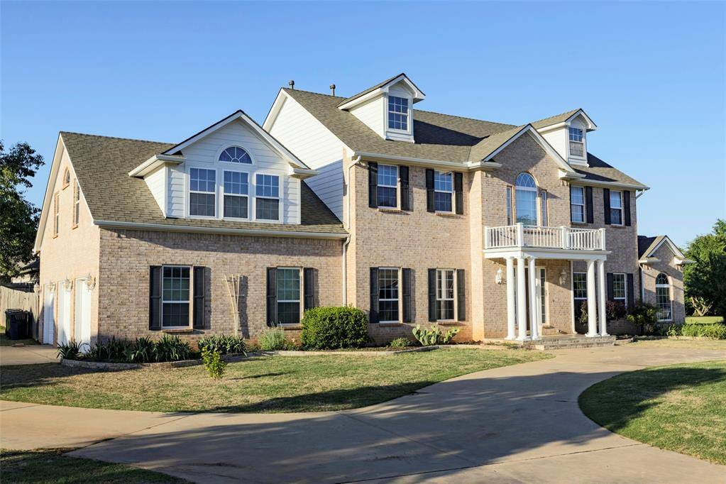 2405 SW 113th TER, Moore, OK 73170