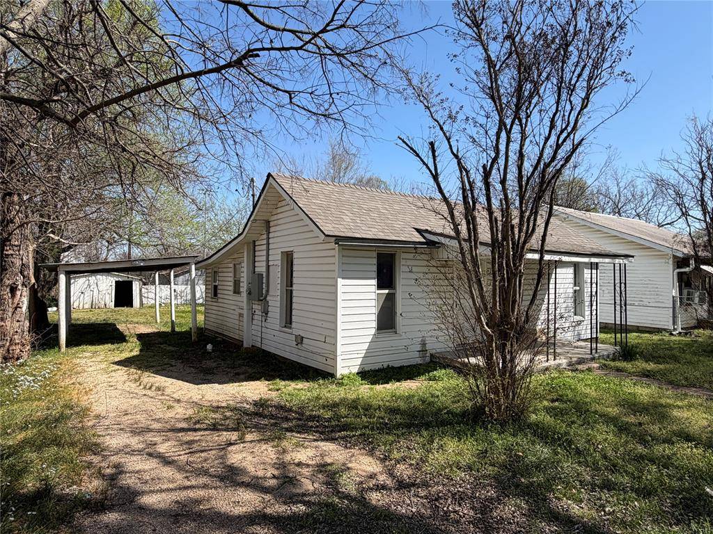 1506 S Mekusukey AVE, Wewoka, OK 74884