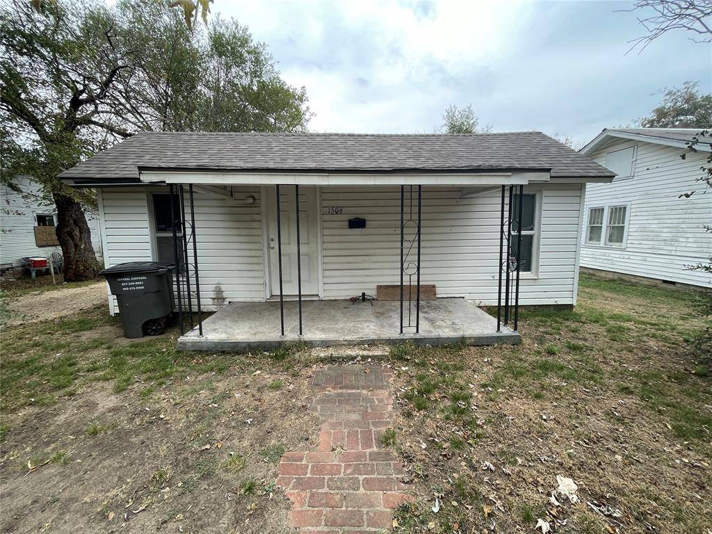 1506 S Mekusukey AVE, Wewoka, OK 74884