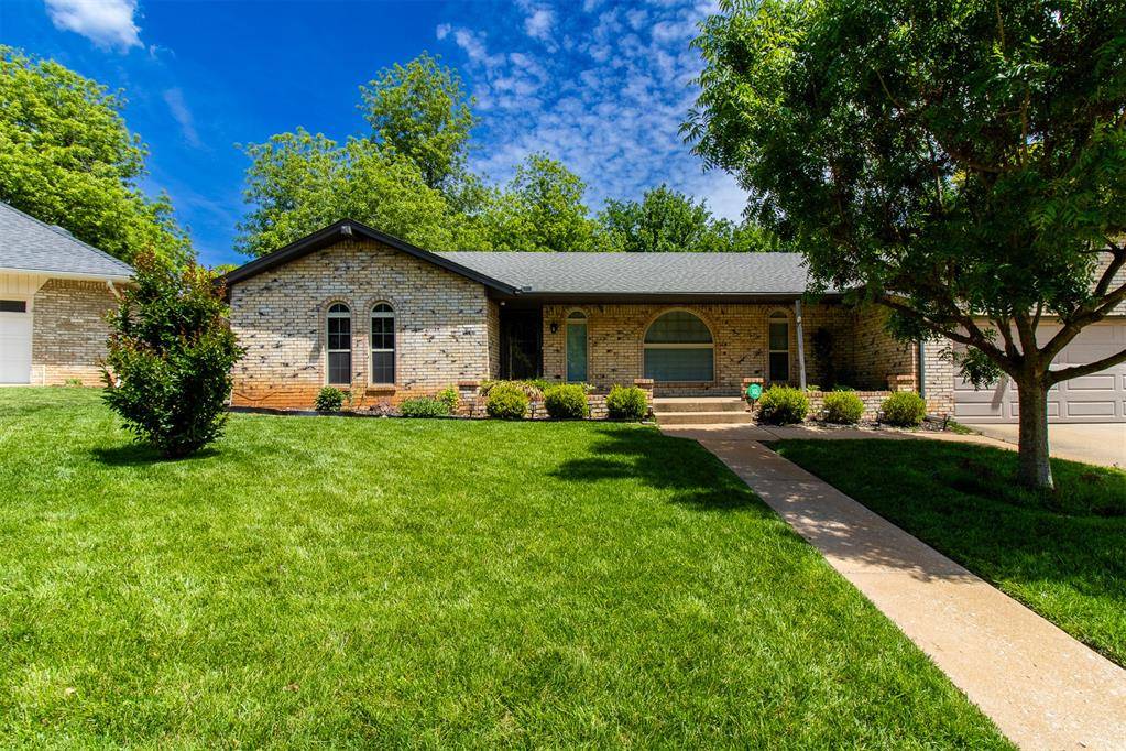 904 East DR, Edmond, OK 73034