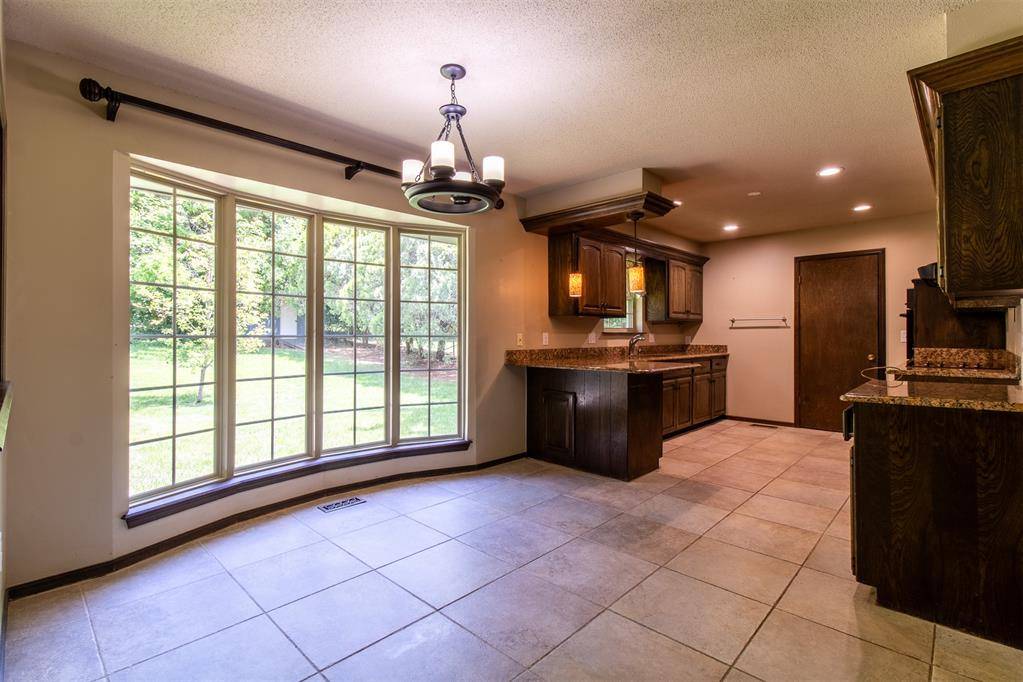 904 East DR, Edmond, OK 73034