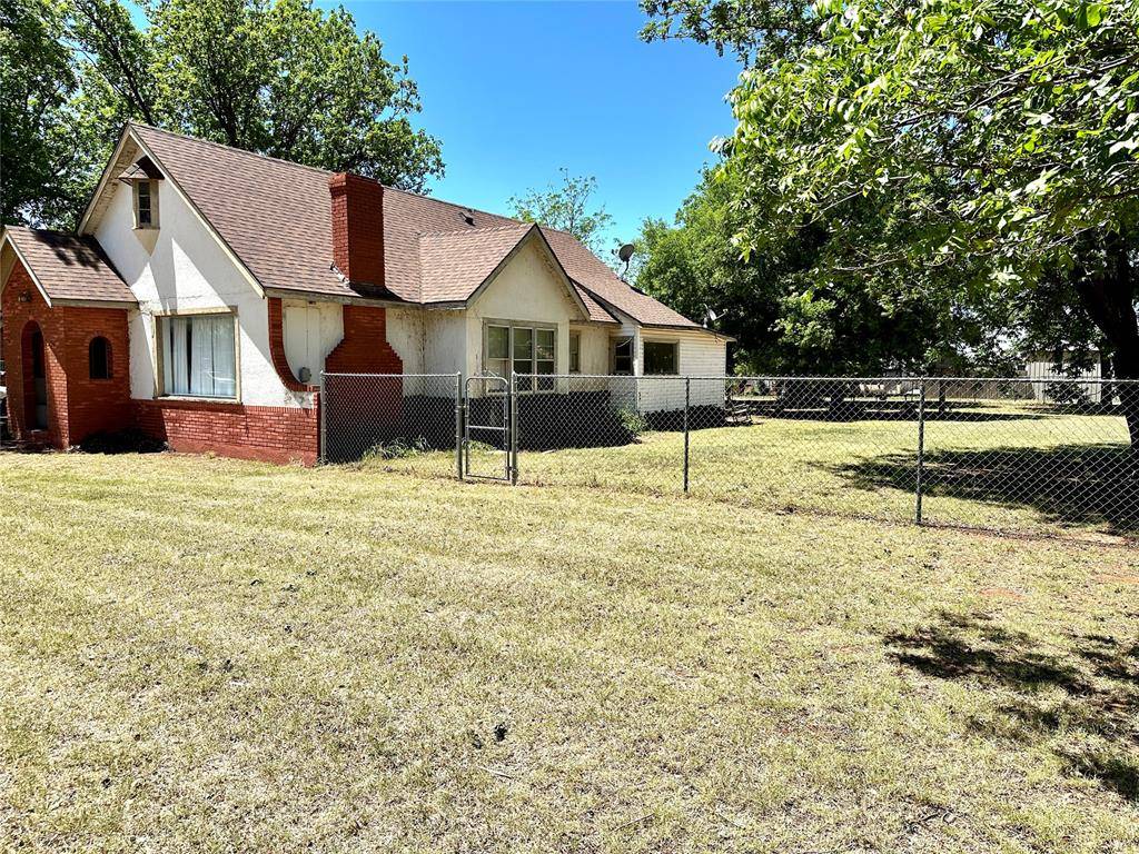 1411 N US Route 66/ N 4th ST, Sayre, OK 73662