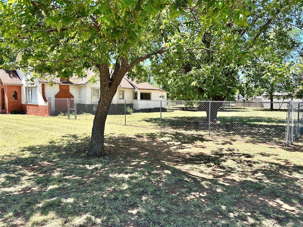 1411 N US Route 66/ N 4th ST, Sayre, OK 73662