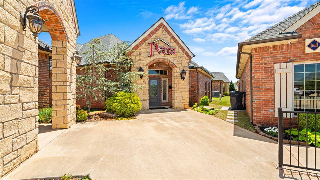 17338 N May AVE, Edmond, OK 73012