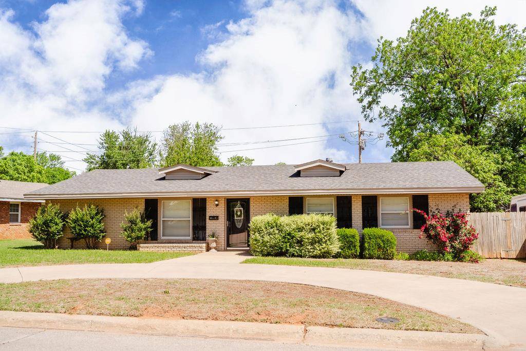 1605 W C AVE, Elk City, OK 73644