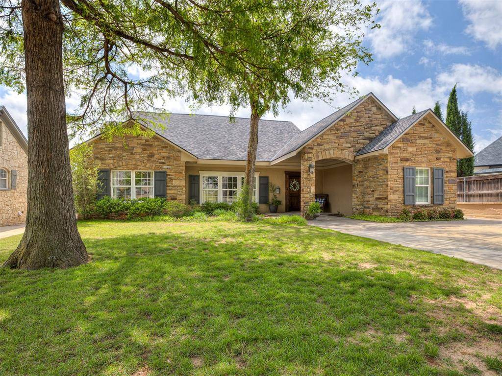 1228 Marlboro LN, Nichols Hills, OK 73116