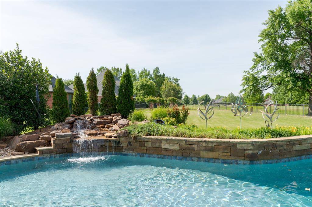 400 Oak Summit RD, Edmond, OK 73025