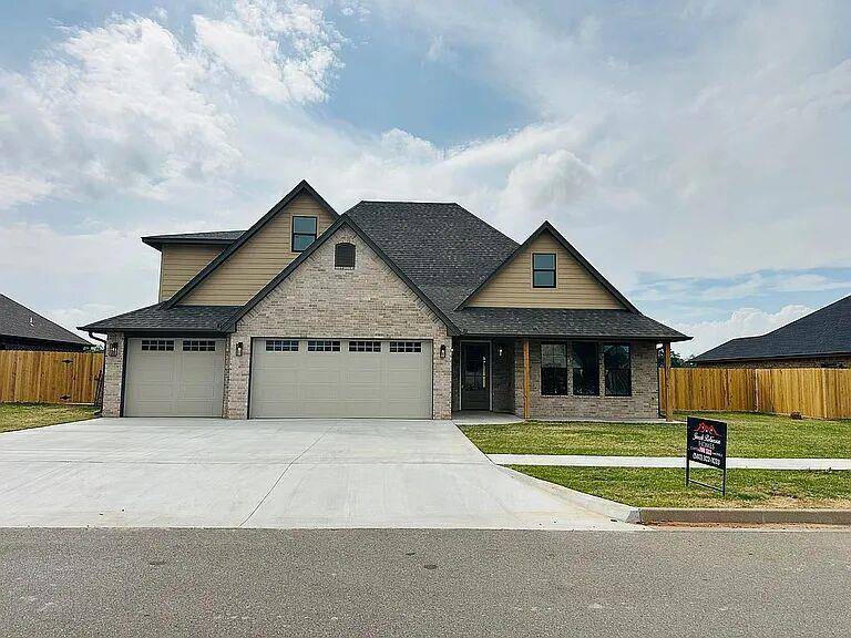 3405 Hogan DR, Weatherford, OK 73096