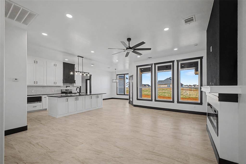 2440 Canyon CIR, Blanchard, OK 73010