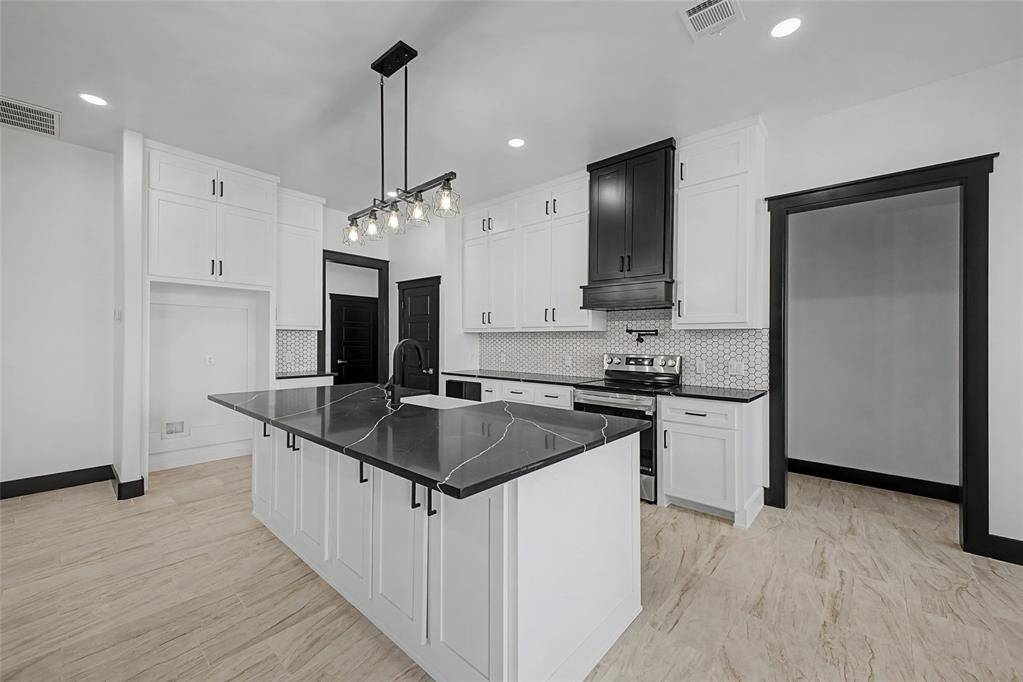 2440 Canyon CIR, Blanchard, OK 73010