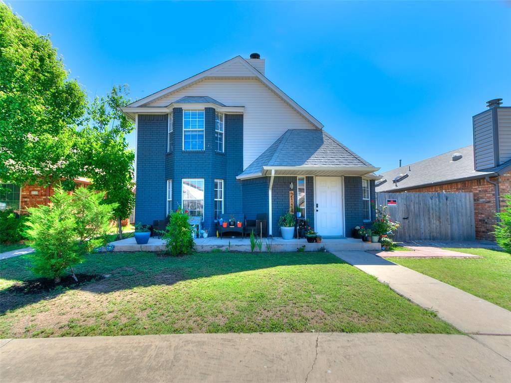 2114 Westmore DR, Moore, OK 73170