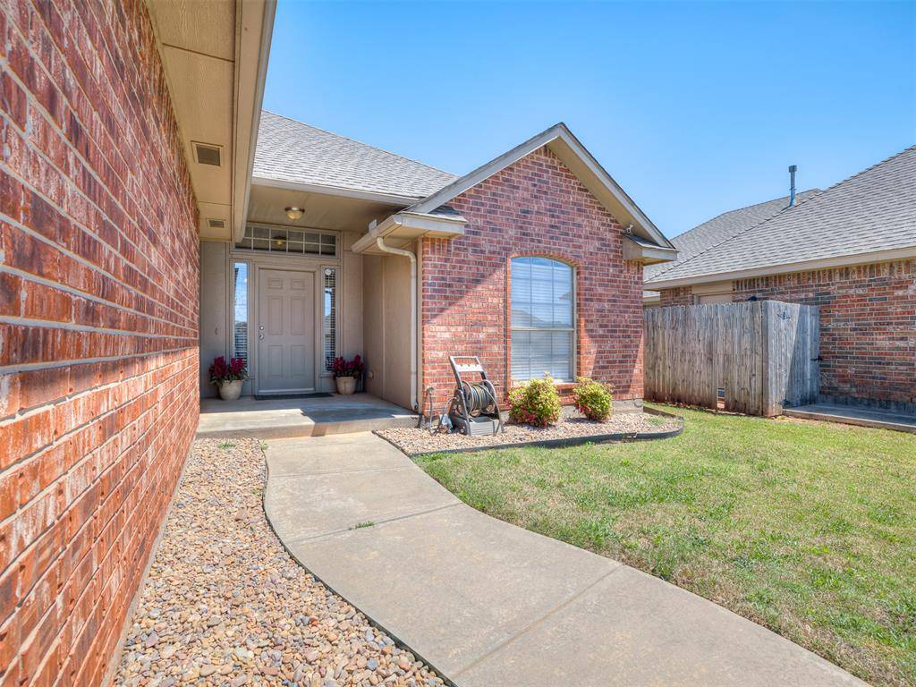 3312 Ashton DR, Moore, OK 73160