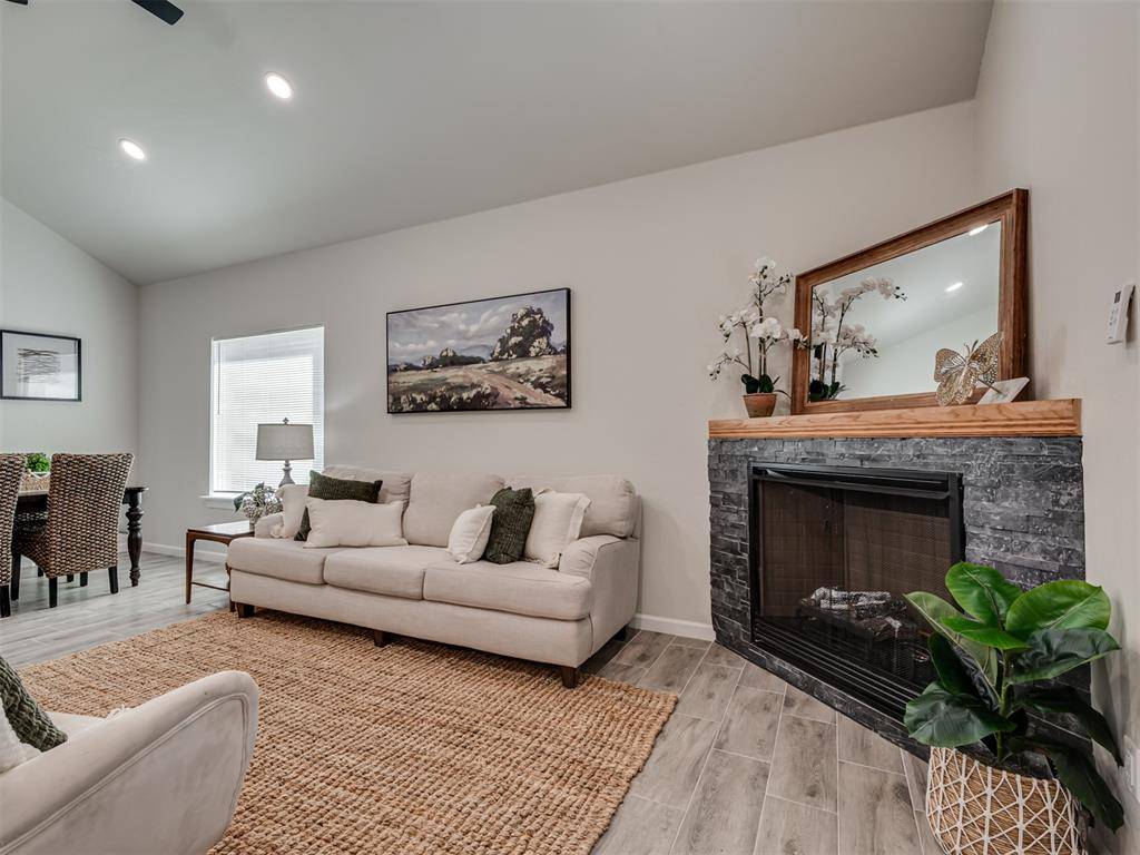 706 E Lincoln AVE, Guthrie, OK 73044