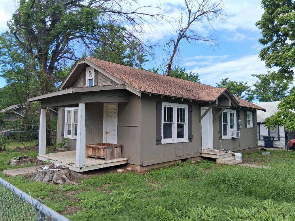 222 N Center AVE, Shawnee, OK 74801