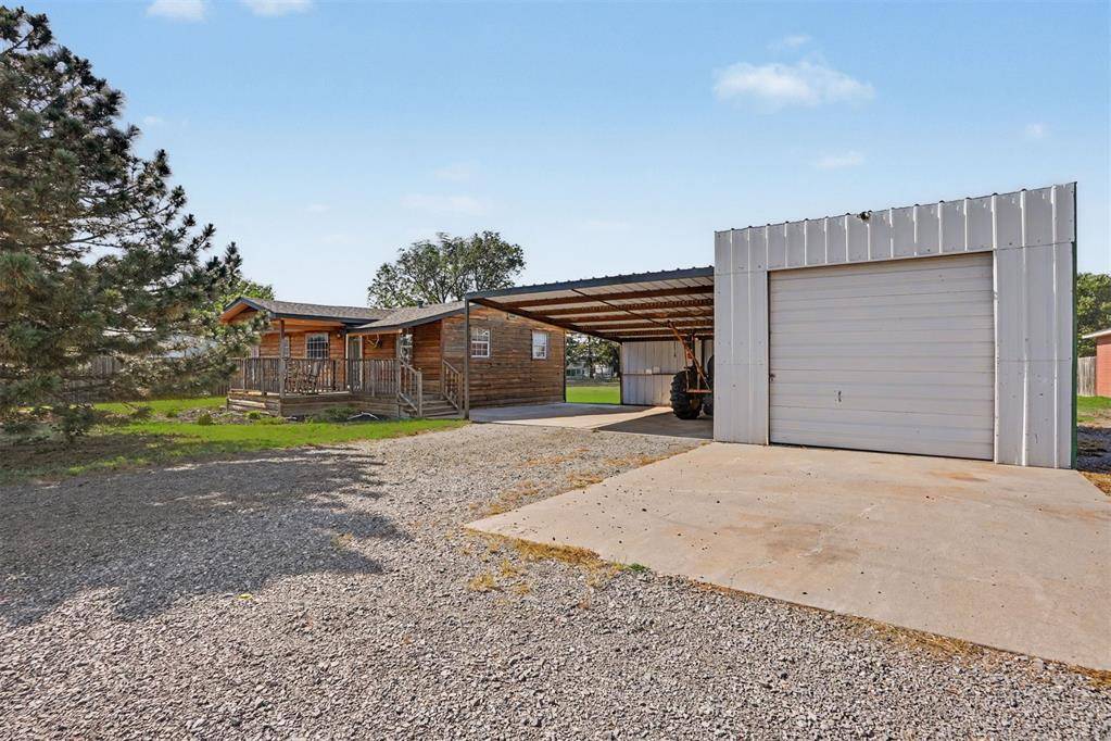 306 W 1st ST, Duke, OK 73532