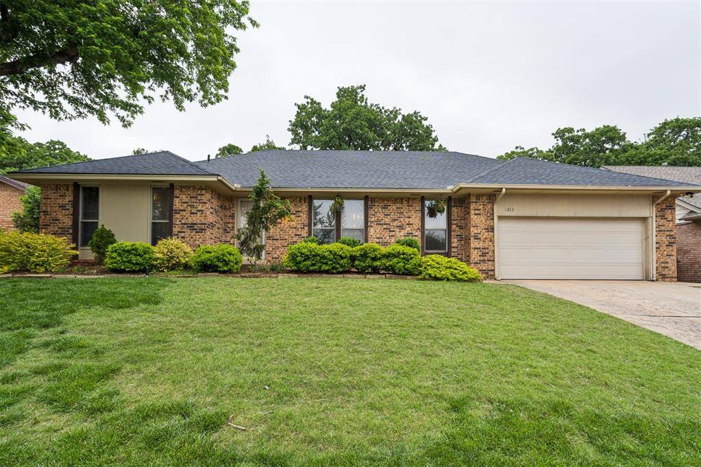 1313 Devonshire CT, Edmond, OK 73034
