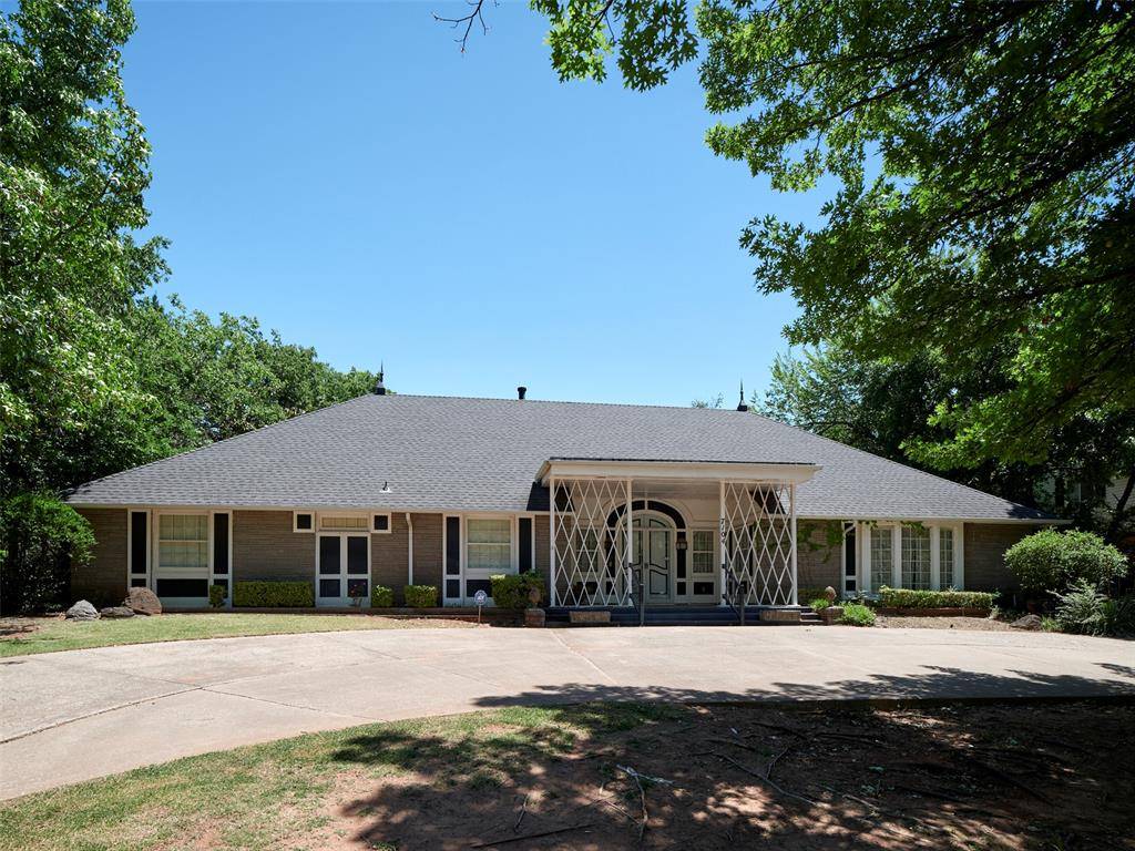 7104 Brentwood RD, Nichols Hills, OK 73116