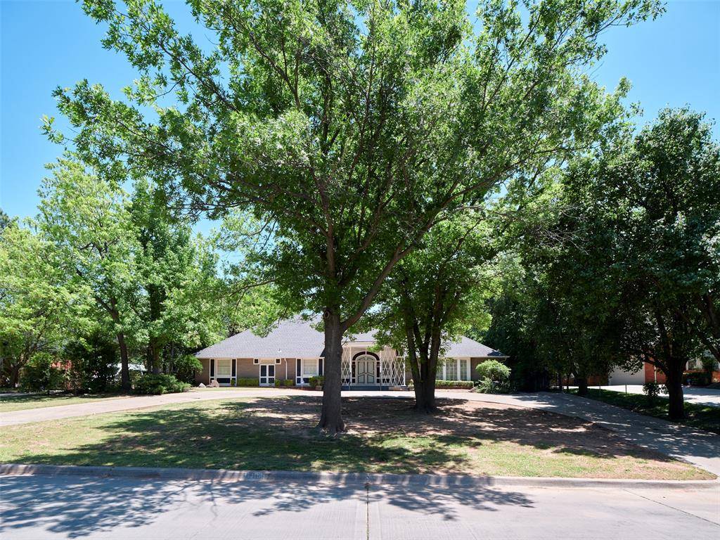 7104 Brentwood RD, Nichols Hills, OK 73116