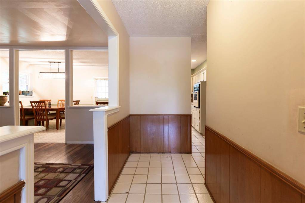 2804 N McMillan AVE, Bethany, OK 73008
