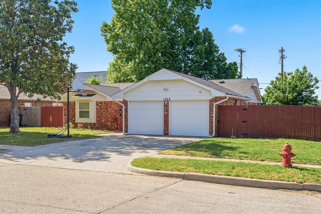 1722 Lancaster CIR, Norman, OK 73069