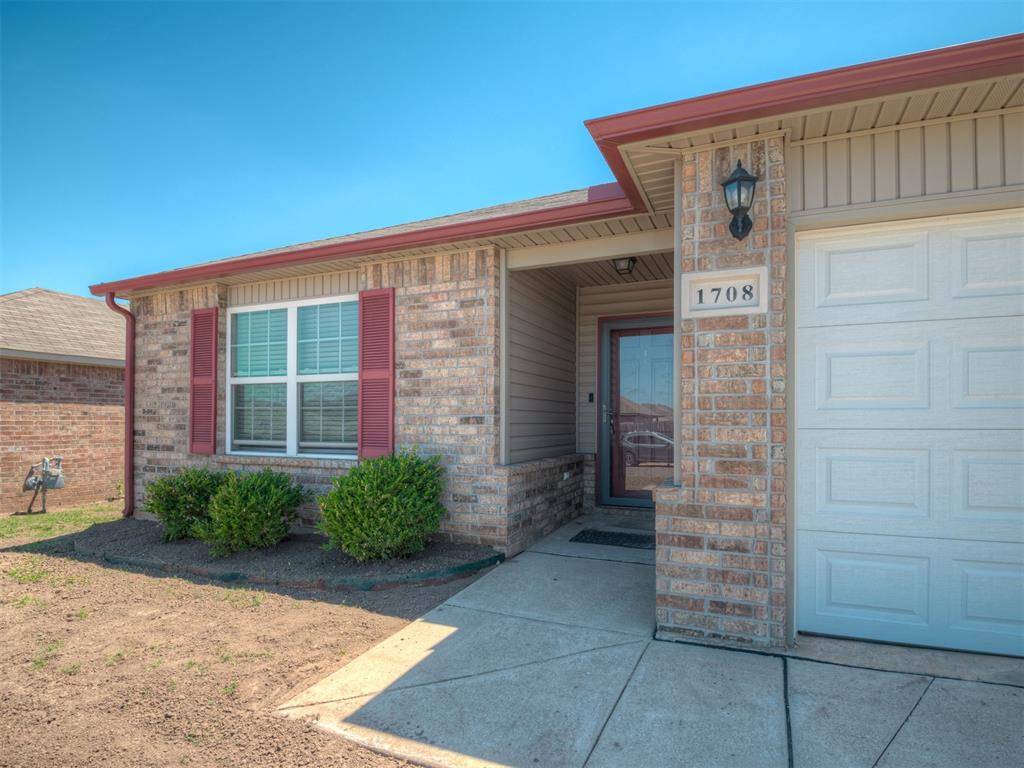 1708 Lanesboro DR, The Village, OK 73120