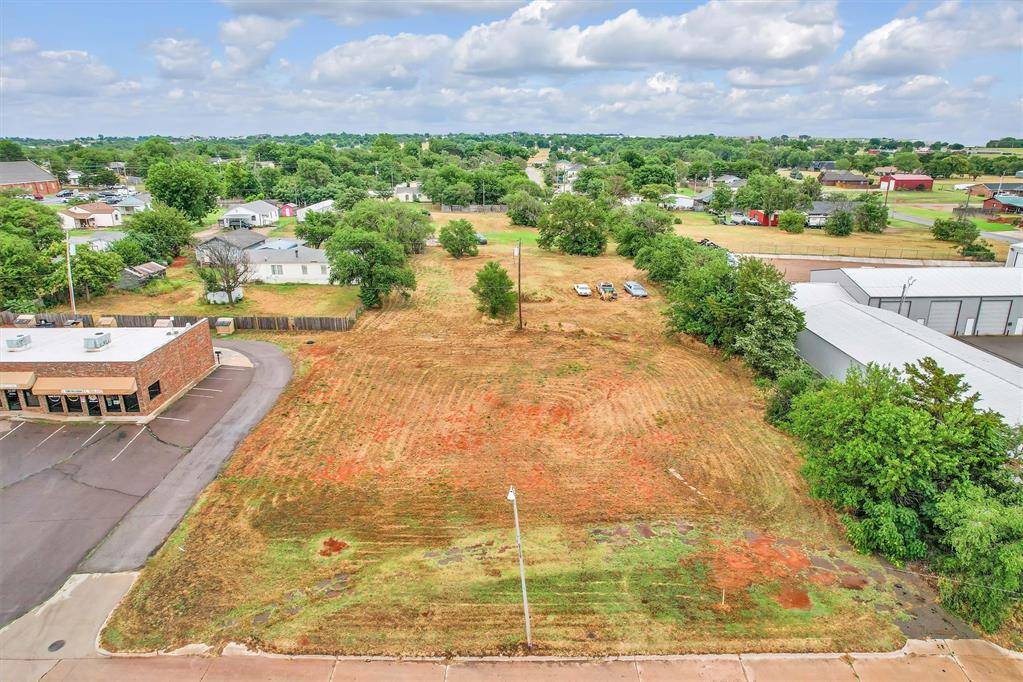 300 N Van Buren AVE, Elk City, OK 73644