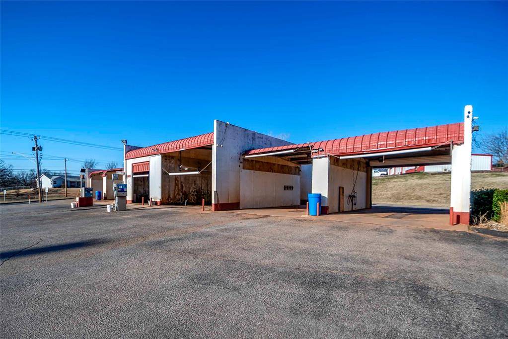 1102 E 1st ST, Chandler, OK 74834