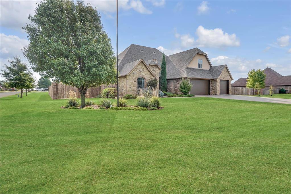 1112 Dogwood DR, Elk City, OK 73644