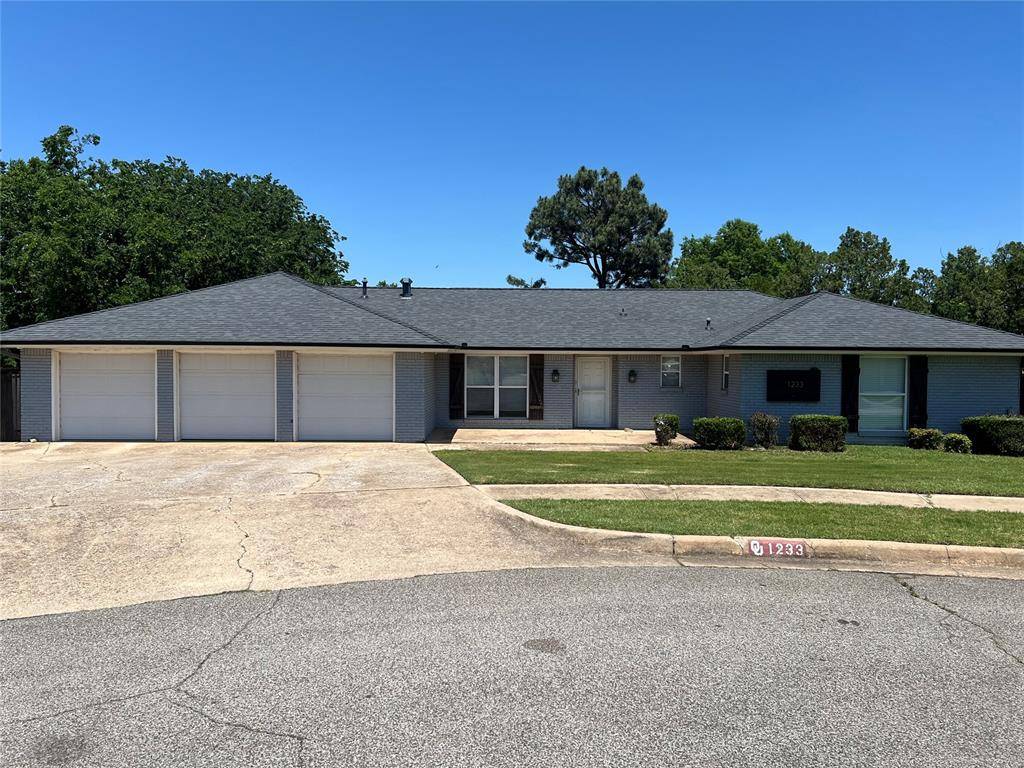 1233 Crossroads CT, Norman, OK 73072