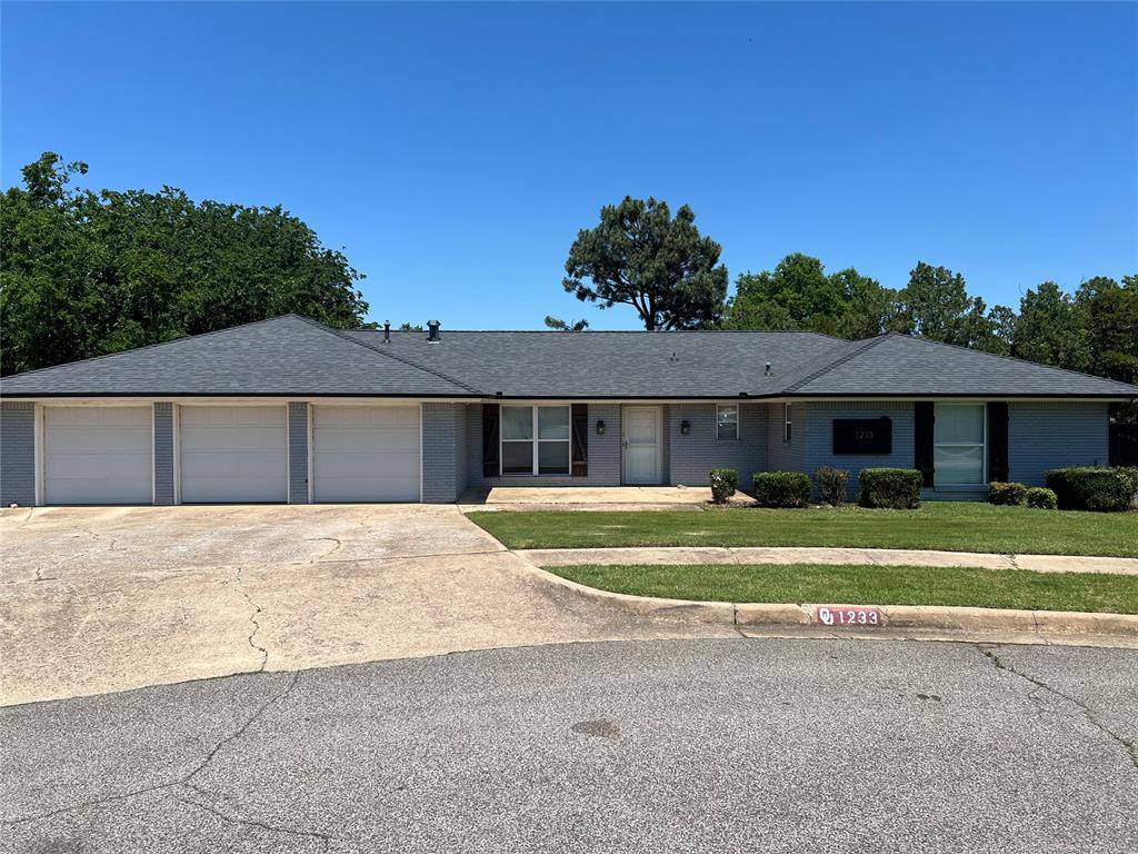 1233 Crossroads CT, Norman, OK 73072