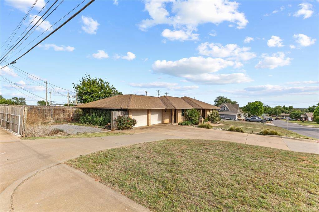 1106 N Caddo ST, Weatherford, OK 73096