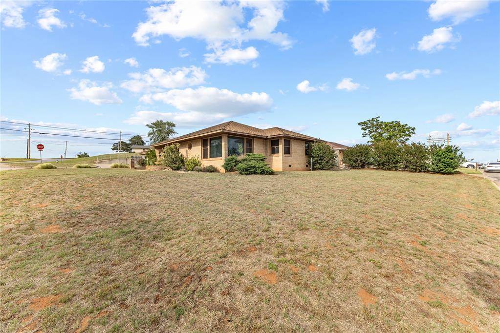 1106 N Caddo ST, Weatherford, OK 73096