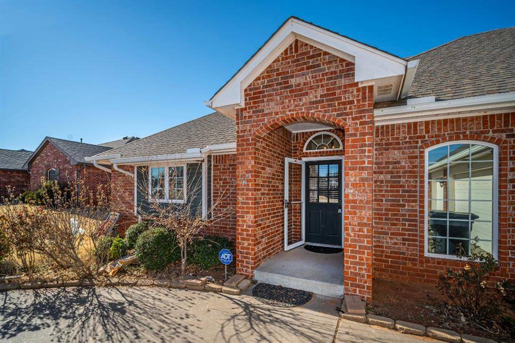 7121 Cherokee CT, Warr Acres, OK 73132