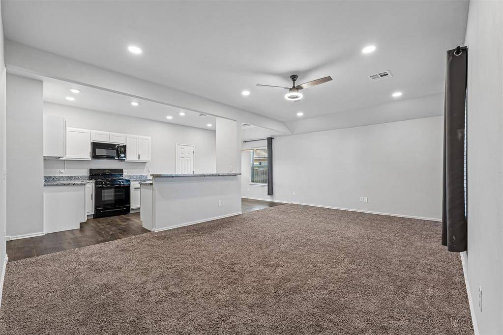 933 S Blackjack LN, Mustang, OK 73064