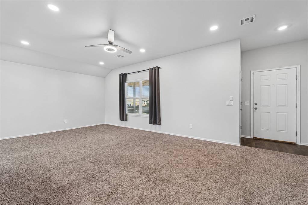 933 S Blackjack LN, Mustang, OK 73064