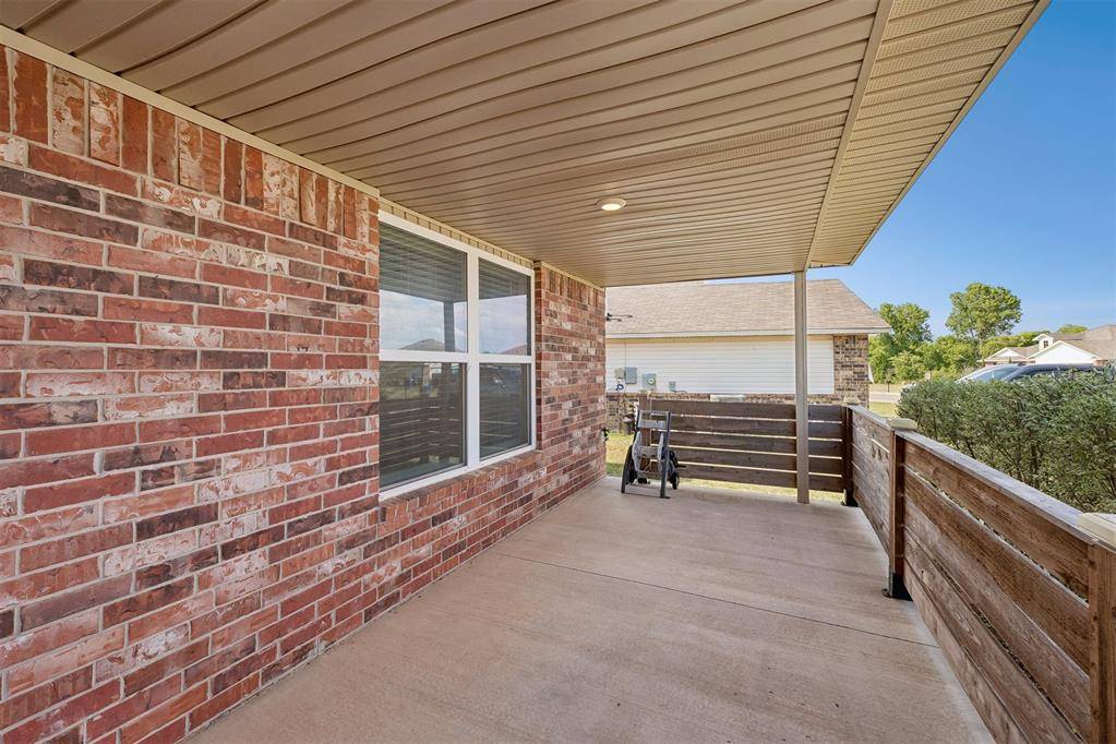 933 S Blackjack LN, Mustang, OK 73064