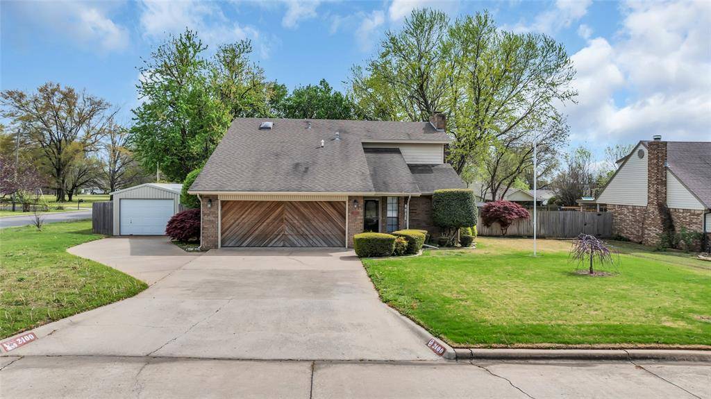 2400 Woodleaf CT, Ardmore, OK 73401