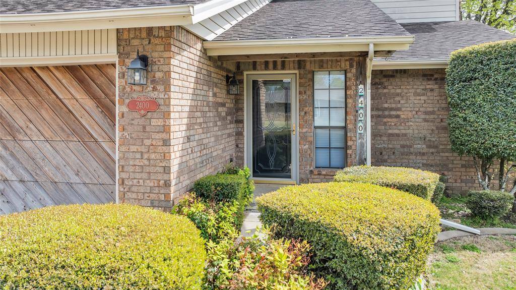 2400 Woodleaf CT, Ardmore, OK 73401