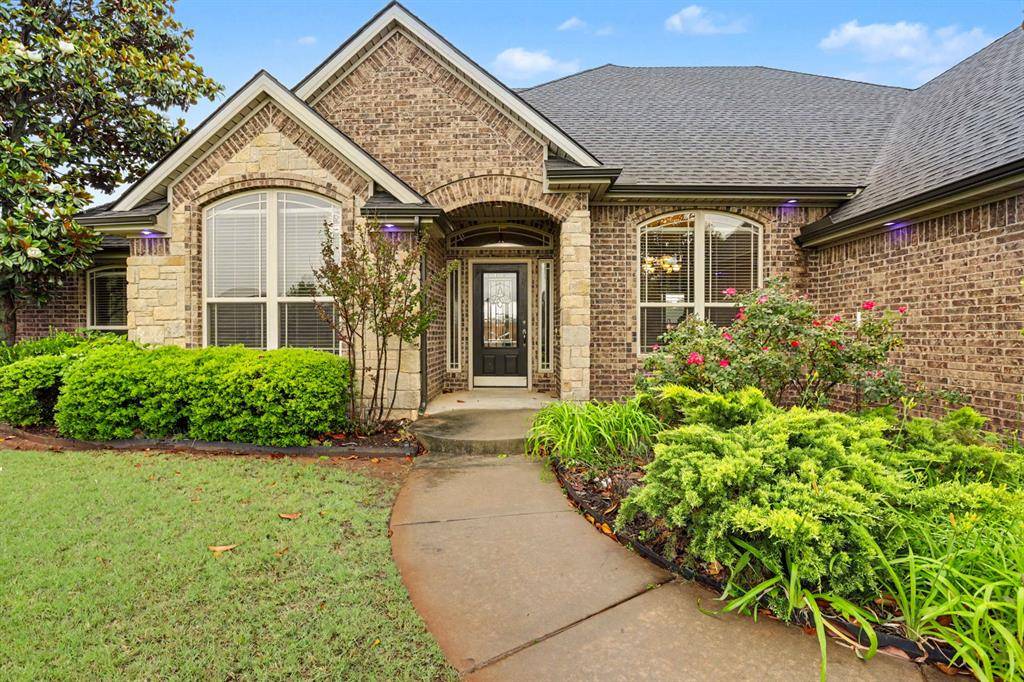 400 S Chardon DR, Mustang, OK 73064